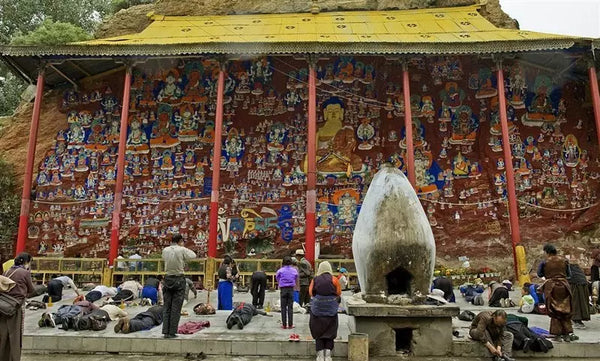 Chokpori Hill Medicine King Cliff Carvings (Yaowangshan)