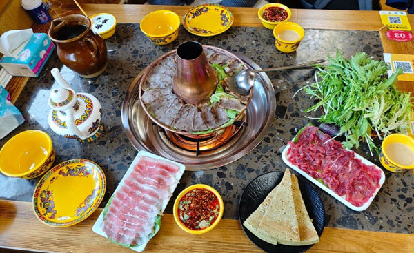 Dukezong South Gate Tibetan Hot Pot Culinary Feast