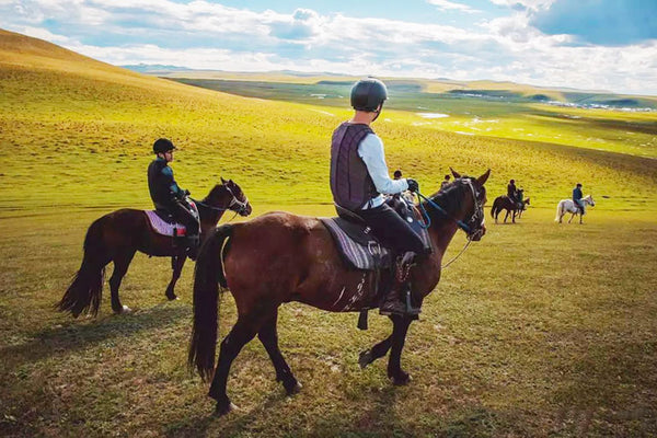 Heishantou Border Ridge Horseback Trek