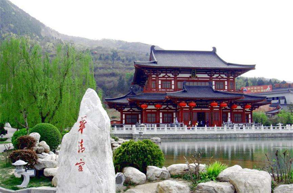 Huaqing Hot Springs (Huaqing Palace)