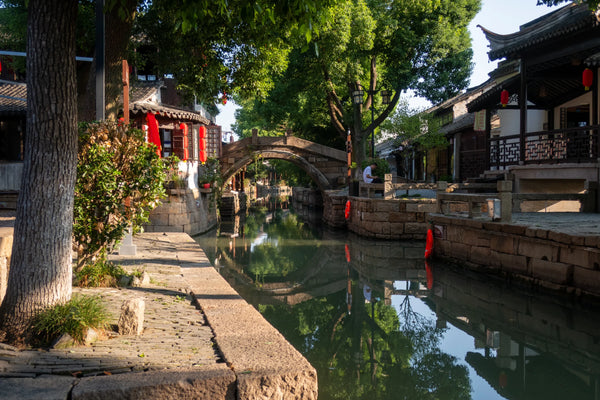 Luzhi Water Town Ancient Sluice Walk
