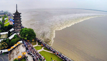 Qiantang River Tidal Bore Lookout (Yanguan)