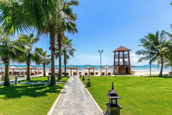 Sanya Bay Coconut Dream Corridor
