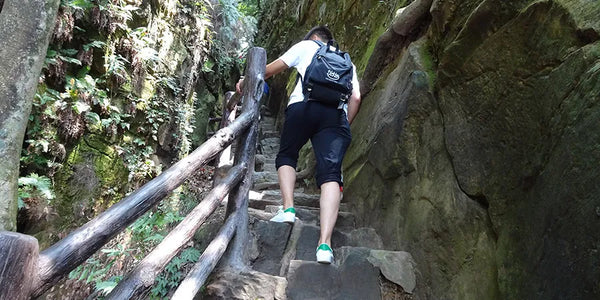 Yangjiajie Natural Ocher Valley Trail