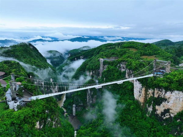 Zhangjiajie Grand Canyon Trekkers Valley
